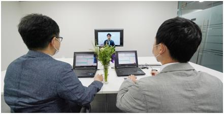 롯데건설이 신종 코로나바이러스 감염증(코로나19) 사태 장기화에 따라 신입사원 채용에서 처음으로 온라인 화상 면접을 도입했다. 사진은 온라인 화상 면접 모습. 연합뉴스