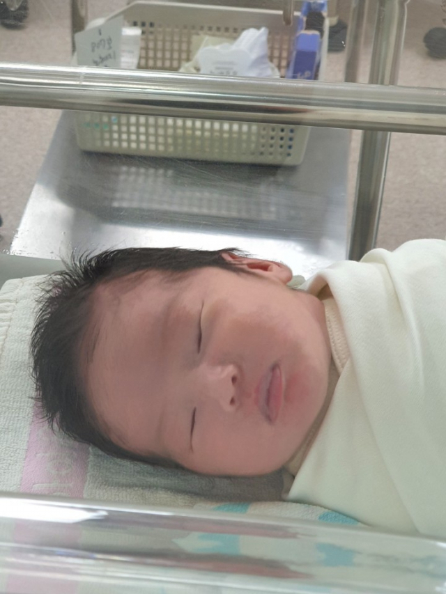 권민정(39)·정민훈(43) 부부 셋째 딸 땡큐(3.4㎏) 8월 3일 출생