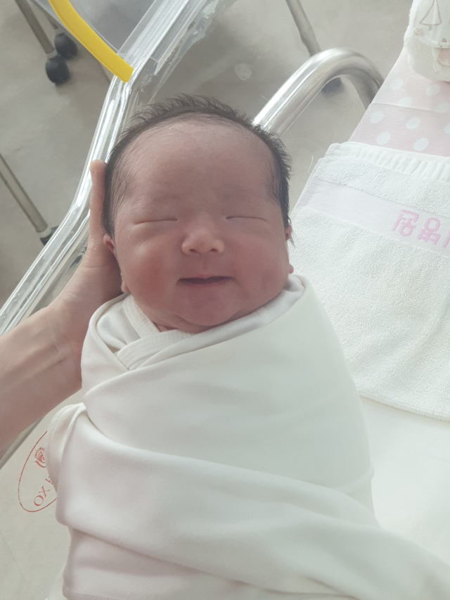 김소연(34)·김용진(41) 부부 셋째 딸 삼복이(2.8㎏) 8월 5일 출생
