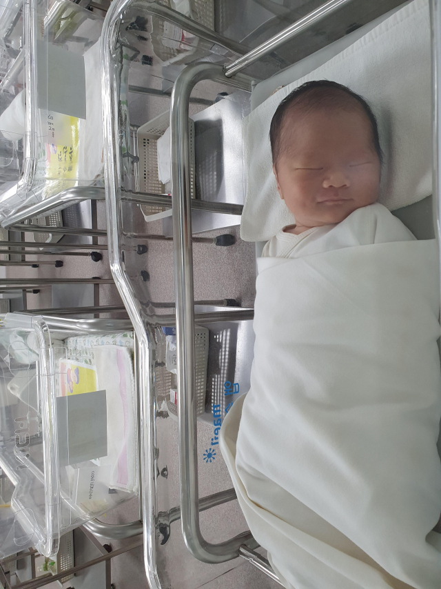 왕지아(29)·표성식(34) 부부 둘째 아들 튼튼이(3.4㎏) 8월 6일 출생