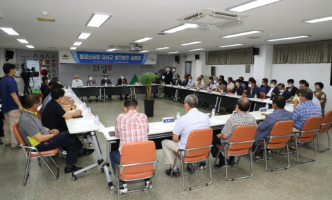 경북 의성군은 25일 통합신공항 의성군유치위원회 공동 회장단과 18개 읍·면 위원장들을 초청, 공동 합의문에 대해 설명했다. 의성군 제공