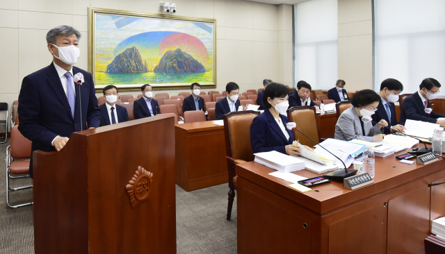 박삼득 국가보훈처장이 25일 오전 서울 여의도 국회에서 열린 정무위원회 전체회의에서 결산보고를 하고 있다. 연합뉴스