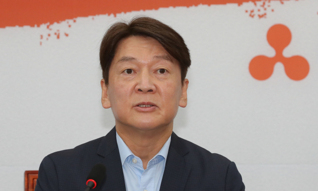 국민의당 안철수 대표가 24일 오전 서울 여의도 국회에서 열린 최고위원회의에서 발언하고 있다. 연합뉴스