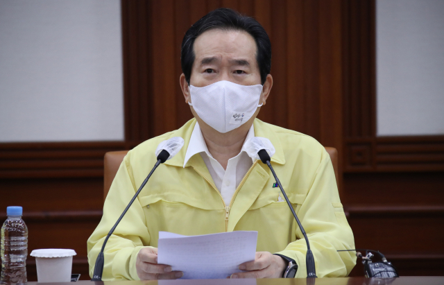 정세균 국무총리가 28일 정부서울청사에서 열린 신종 코로나바이러스 감염증(코로나19) 대응 중앙재난안전대책본부 회의를 주재하고 있다. 연합뉴스