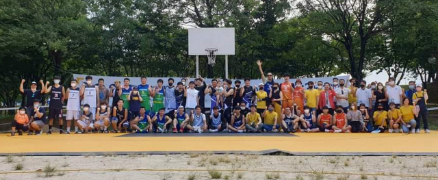 한국다문화재단중앙회가 30일 개최한 코로나19 의료진 및 난치병어린이 돕기 사랑나눔 3:3 농구대회에는 한기범 감독, 배우 박재민, 강대현이 소속된 연예인농구팀이 함께했다.