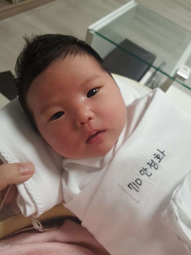 안정화(35)·이민호(37) 부부 둘째 딸 꽃순이(3.6㎏) 8월 13일 출생
