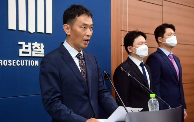 이복현 서울중앙지검 부장검사가 1일 서울고검 기자실에서 삼성그룹 불법합병 및 회계부정 사건 수사결과를 발표하고 있다. 연합뉴스