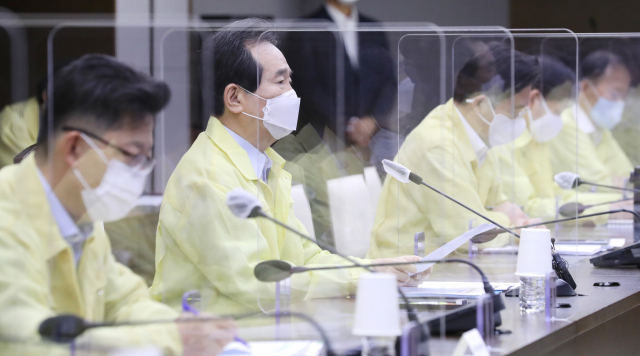 정세균 국무총리가 2일 오전 세종시 정부세종청사에서 신종 코로나바이러스 감염증(코로나19) 대응 중앙재난안전대책본부 회의 겸 제9호 태풍 
