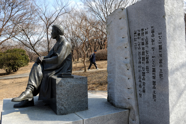 대구 두류공원 시 동산에 있는 이상화 시인의 동상. 매일신문 DB