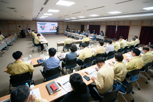 장세용 구미시장을 비롯한 구미시 관계자들이 통합신공항 연계 발전 방안 기본계획 수립 보고회를 하고 있다. 구미시 제공