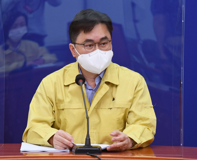 더불어민주당 김종민 최고위원이 31일 오후 서울 여의도 국회에서 열린 이낙연 당대표 주재 최고위원회의에 참석하고 있다. 연합뉴스