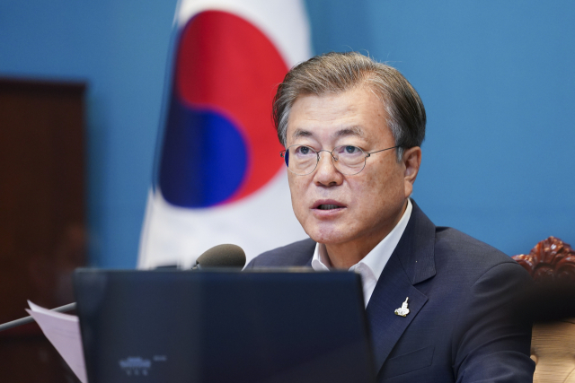 문재인 대통령이 7일 청와대에서 수석·보좌관 회의를 주재하고 있다. 연합뉴스