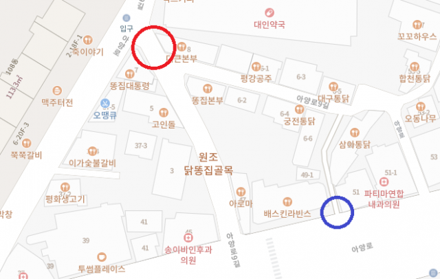 새단장을 앞둔 평화시장 닭똥집 골목의 출입구 지정을 둘러싸고 잡음이 일고 있다. 지도상 붉은 원은 동구청이, 푸른 원은 A기업이 주출입구로 삼아야 한다고 주장하는 곳이다. 네이버 지도 캡처