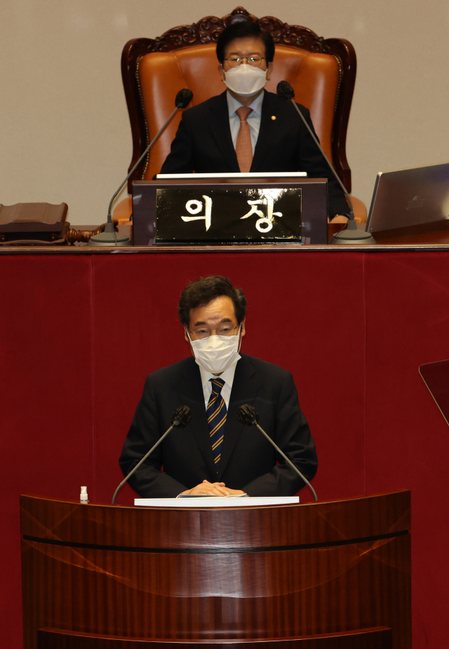 더불어민주당 이낙연 대표가 7일 오전 국회 본회의에서 교섭단체 대표연설을 하고 있다. 연합뉴스