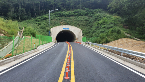 청도군은 7일 매전면 상평리에서 금천면 김전리를 잇는 군도 10호선 5.5km를 개통했다. 청도군 제공