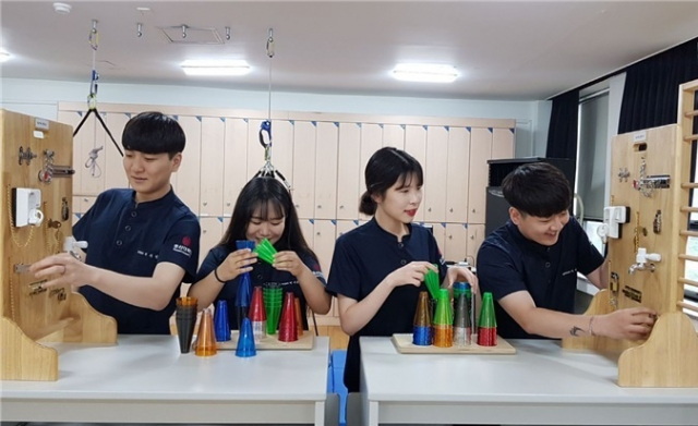 호산대는 4차 산업혁명 시대에 적응할 수 있는 전문 기술 인재를 양성하는 데 힘쓰고 있다. 호산대 작업치료과 학생들의 실습 모습. 호산대 제공