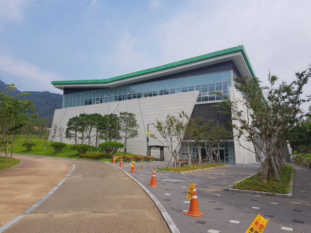 경북 구미시 상모동 박정희 전 대통령 생가 옆에 건립된 