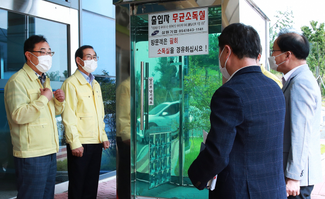 대구시의회 장상수 의장(좌측 두번째)과 김재우 문화복지위원장(좌측)은 9일 