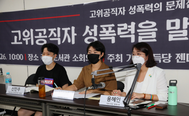 MBC가 13일 신입사원 공개채용 필기시험(논술)을 치르면서, 박원순 전 서울시장으로부터 성추행을 당한 피해자를 또 다시 2차 가해하는 내용의 