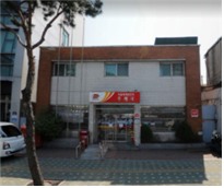 노후한 우체국을 공공임대주택 등이 결합된 복합건물로 재건축하는 방안이 추진된다. 사진은 서울 퇴계로5가 우체국 모습. 국토교통부 제공.