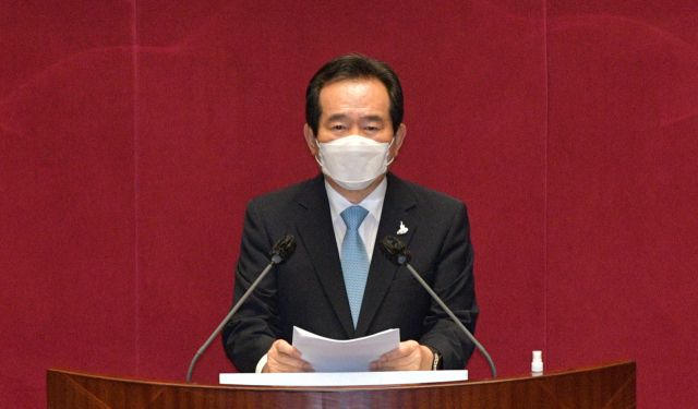 정세균 국무총리가 14일 오후 서울 여의도 국회에서 열린 본회의에서 2020년도 4차 추경안 시정연설을 하고 있다. 연합뉴스