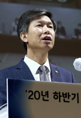 김대지 국세청장이 15일 오전 세종시 나성동 국세청에서 열린 전국 관서장 회의에서 인사말을 하고 있다. 연합뉴스