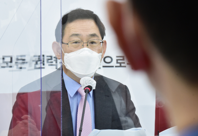 국민의힘 주호영 원내대표가 15일 서울 여의도 국회에서 열린 원내대책회의에서 발언하고 있다. 연합뉴스