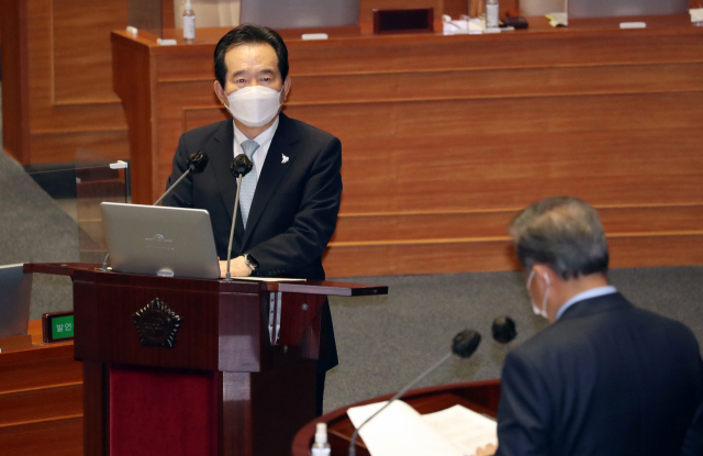 정세균 국무총리가 15일 국회 본회의 외교·통일·안보 분야 대정부질문에 출석해 의원들의 질문에 답변하고 있다. 연합뉴스