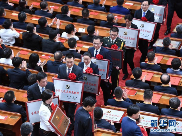 시진핑(習近平) 중국 국가주석이 지난 8일 신종 코로나바이러스 감염증(코로나19)과의 전쟁에서 중국이 중대하고 전략적인 성과를 거뒀다고 자평했다. 관영 신화통신에 따르면 시 주석은 이날 인민대회당에서 열린 전국 코로나19 방역 표창대회에서 