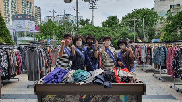 5개 대구 패션 브랜드는 롯데백화점 상인점과 공동으로 오는 20일까지 자선 바자회를 연다. 롯데백화점 제공