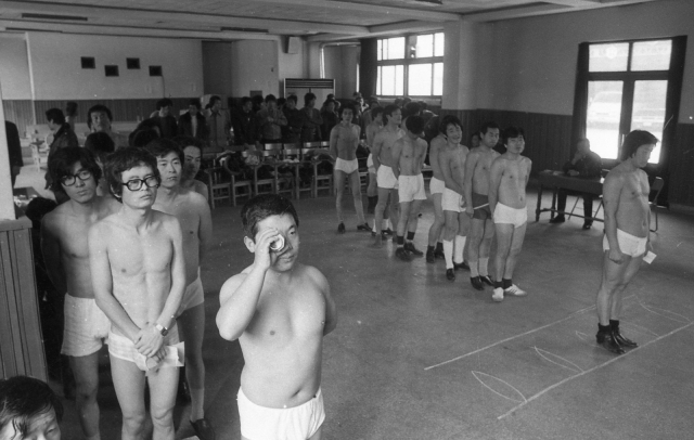 1978년 징병 검사장 모습. 매일신문 DB