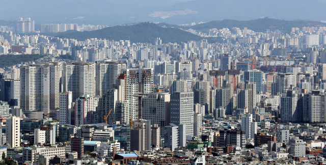 사진은 지난 20일 남산 N서울타워에서 바라본 서울 시내 아파트. 연합뉴스