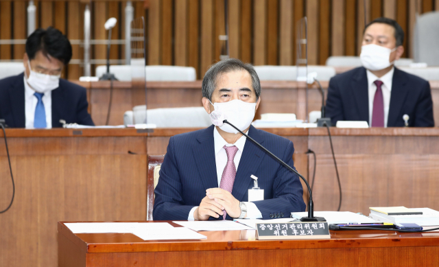 조병현 중앙선거관리위원회 위원 후보자가 21일 국회 특별위원회의 중앙선거관리위원회 위원 선출안 심사를 위한 인사청문회에 출석, 질문받고 있다. 연합뉴스