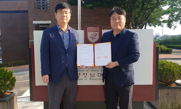협약 체결에 나선 경영회계서비스계열 교수들이 고려대 세종캠퍼스에서 기념 촬영을 하는 모습. 영진전문대 제공