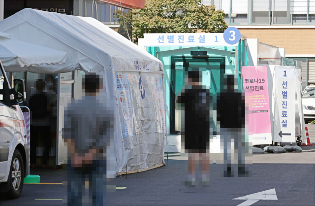 22일 오후 서울 중구 국립중앙의료원에 마련된 신종 코로나바이러스 감염증(코로나19) 선별진료소가 한산한 모습을 보이고 있다. 연합뉴스