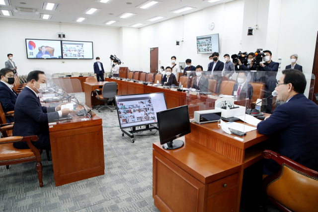 국민의힘 한기호 국방위원회 간사가 24일 서울 여의도 국회에서 열린 화상의원총회에서 해수부 공무원 피격 사건 관련 발언을 하고 있다. 연합뉴스