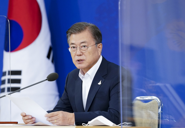 문재인 대통령이 지난 21일 오후 청와대에서 제2차 국정원·검찰·경찰 개혁 전략회의를 주재하고 있다. 연합뉴스