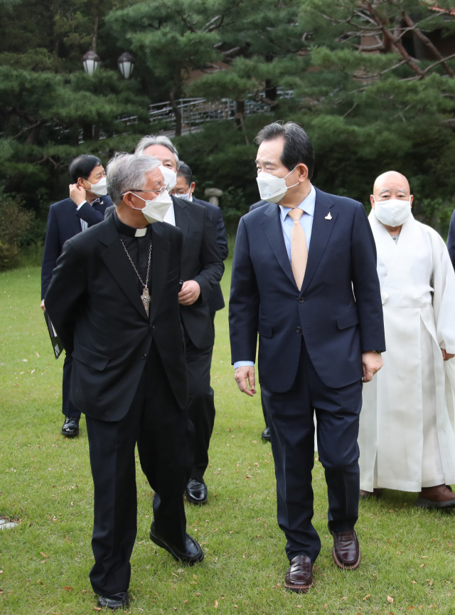 정세균 국무총리가 24일 오후 서울 삼청동 총리 공관에서 열린 