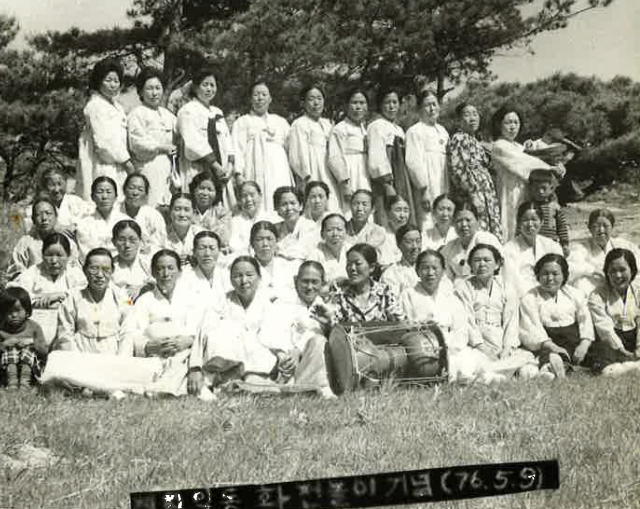 1976년 영주시 순흥면에서 개최된 화전놀이 사진. 영주시 제공