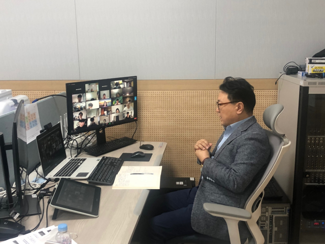 포스코 인재창조원 강사가 AI·Big Data 아카데미 교육생들에게 온라인 강의를 펼치고 있다. 포스코 제공