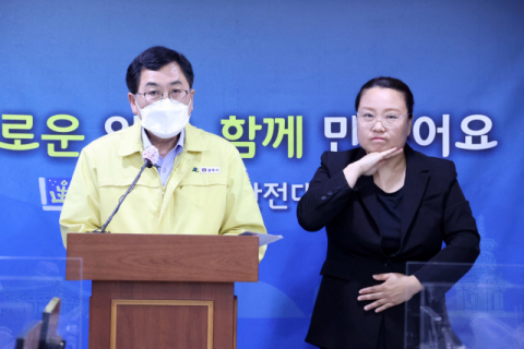 주낙영 경주시장이 지난 1일 오후 영상 브리핑을 통해 코로나19 확진자 발생에 따른 담화문을 발표하고 있다. 경주시 제공