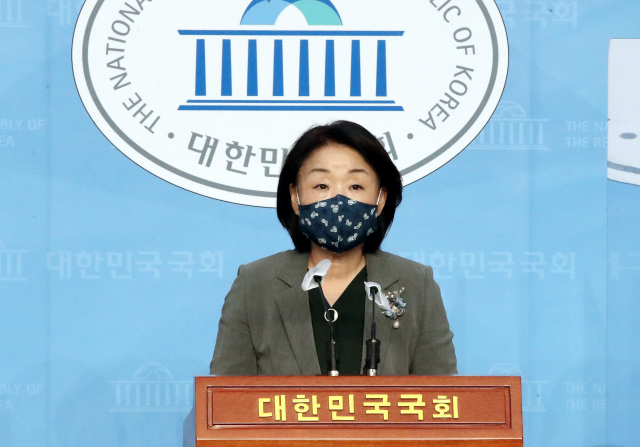 정의당 심상정 대표가 29일 서울 여의도 국회 소통관에서 대표발의한 