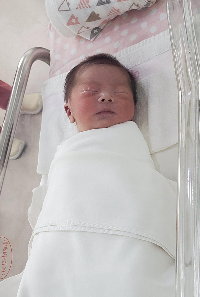 조윤희(34)·최인한(38·울산시 동구 화정동) 부부 첫째 아들 보름아(3.0kg) 9월 23일 출생.