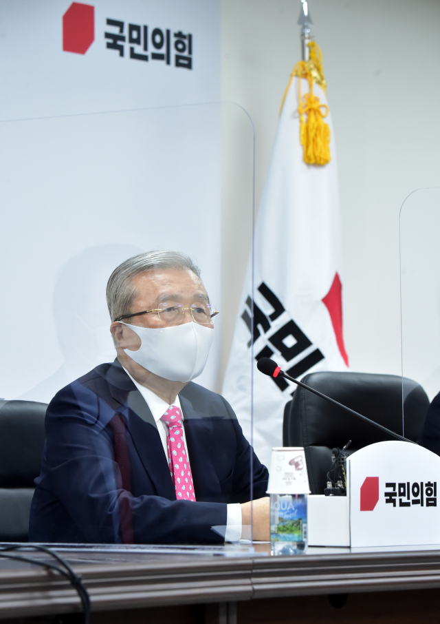 국민의힘 김종인 비상대책위원장이 5일 서울 여의도 국민의힘 중앙당사에서 열린 비상대책위원회의에서 발언하고 있다. 연합뉴스