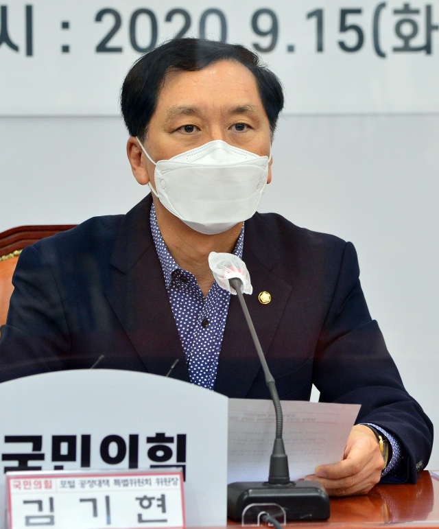 국민의힘 김기현 포털공정대책 특별위원장이 15일 서울 여의도 국회에서 열린 포털공정대책 특별위원회 임명장 수여식 및 제1차 회의에서 발언하고 있다. 연합뉴스