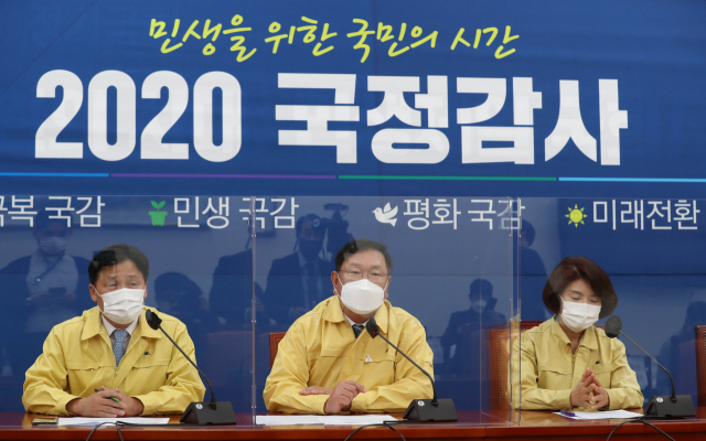 더불어민주당 김태년 원내대표가 6일 오전 서울 여의도 국회에서 열린 국정감사 대책회의에서 발언하고 있다. 연합뉴스