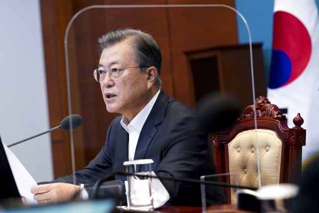 문재인 대통령이 지난 6일 오전 청와대에서 국무회의를 주재하고 있다. 연합뉴스