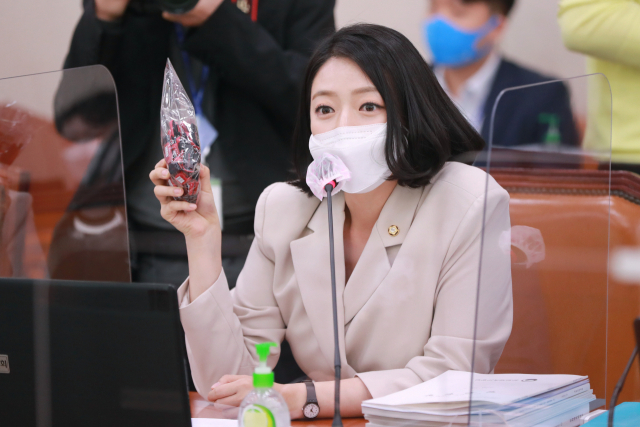 국민의힘 배현진 의원이 7일 오전 서울 여의도 국회에서 열린 문화체육관광위원회의 문화체육관광부 국정감사에서 의사진행발언을 하고 있다. 연합뉴스