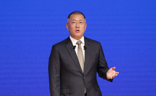 정의선 현대차그룹 수석부회장이 14일 회장으로 선임됐다. 사진은 2020년 1월 2일 서울 서초구 현대차 본사에서 열린 시무식에서 신년사를 하는 정 회장. 연합뉴스