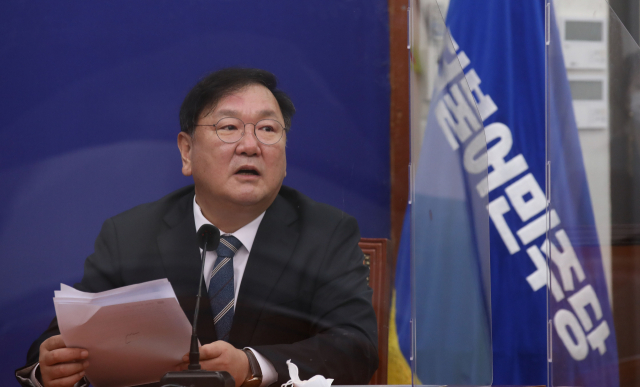 더불어민주당 김태년 원내대표가 14일 오전 서울 여의도 국회에서 열린 최고위원회의에서 발언하고 있다. 연합뉴스